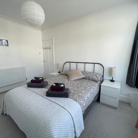 Double Bedroom With Tv In Sudbury Hill Wembley - 10 Mins From Wembley Stadium Harrow on the Hill Экстерьер фото