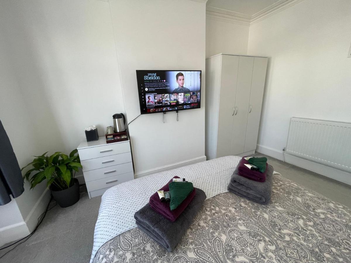 Double Bedroom With Tv In Sudbury Hill Wembley - 10 Mins From Wembley Stadium Harrow on the Hill Экстерьер фото