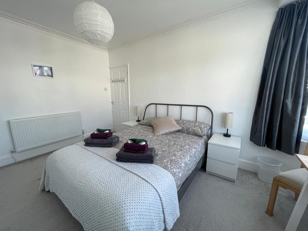 Double Bedroom With Tv In Sudbury Hill Wembley - 10 Mins From Wembley Stadium Harrow on the Hill Экстерьер фото